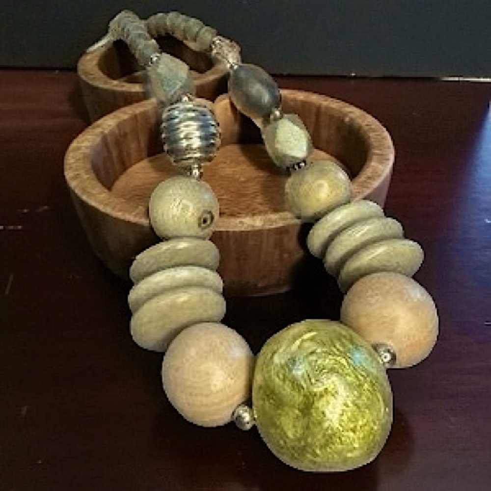 Vintage Boho Chic Chunky Wood Lucite Beads Sage Green Silver Tone Metal Necklace